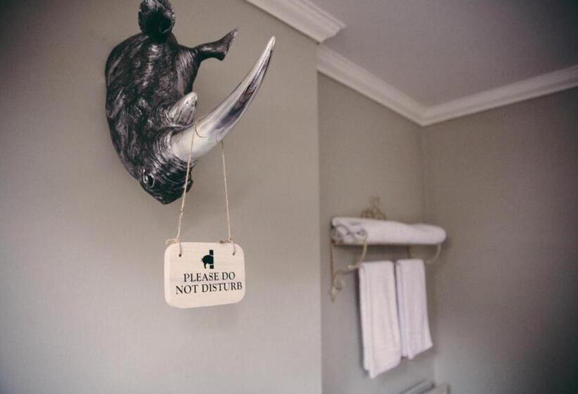 בית מלון כפרי The Curious Pig In The Parlour