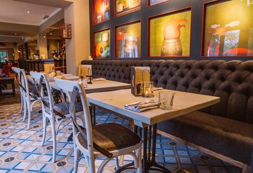 בית מלון כפרי The Curious Pig In The Parlour