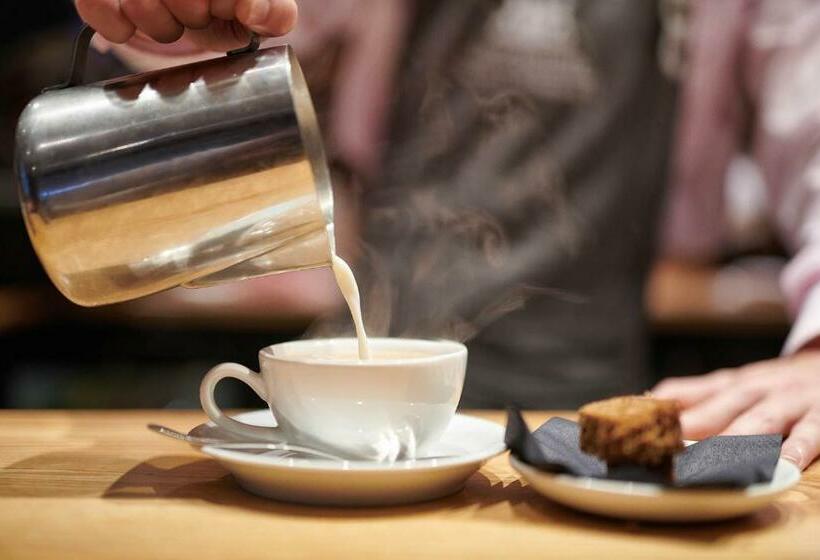 Отель The Devonshire Fell