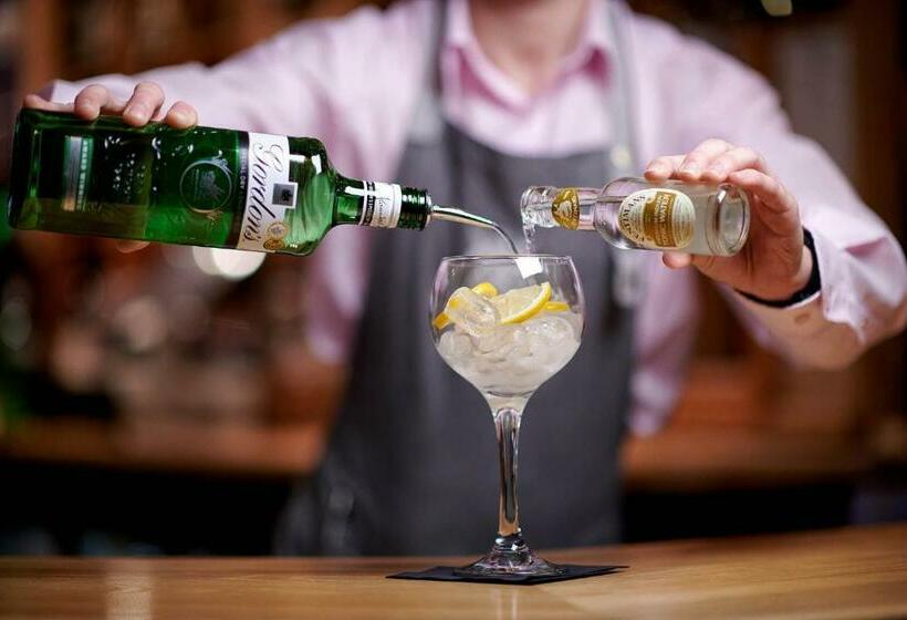 Отель The Devonshire Fell