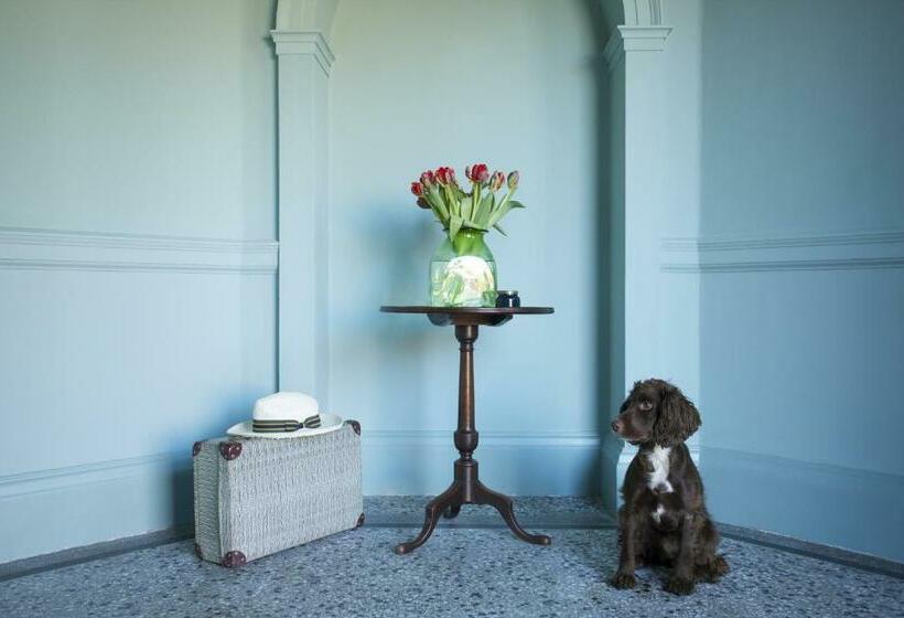 The Manor At Sway – Hotel, Restaurant And Gardens