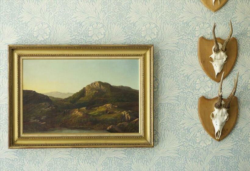 The Manor At Sway – Hotel, Restaurant And Gardens