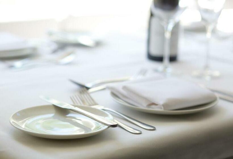 The Manor At Sway – Hotel, Restaurant And Gardens