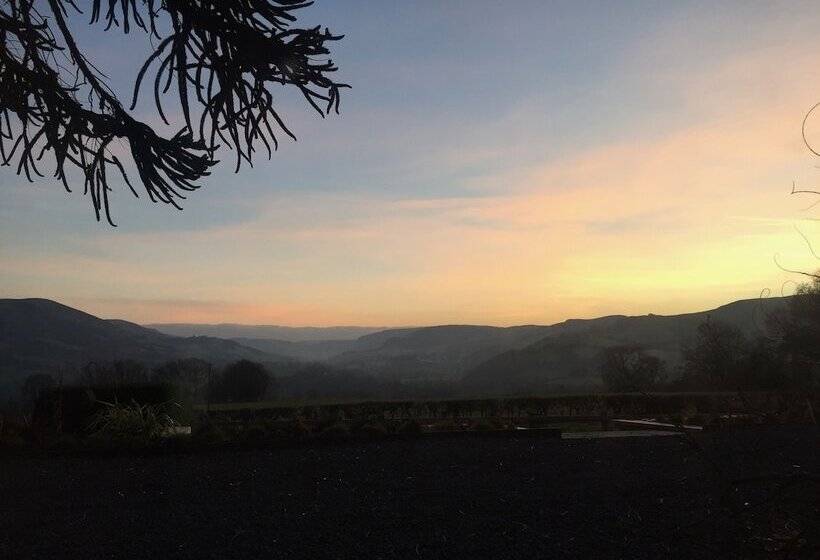 בית מלון כפרי The Royston