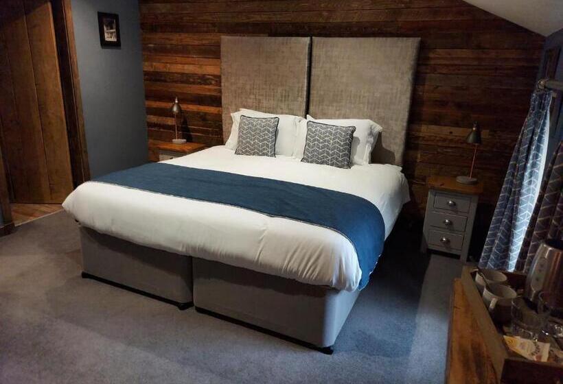 Отель Trawden Arms Community Owned Pub