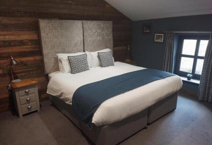 Отель Trawden Arms Community Owned Pub