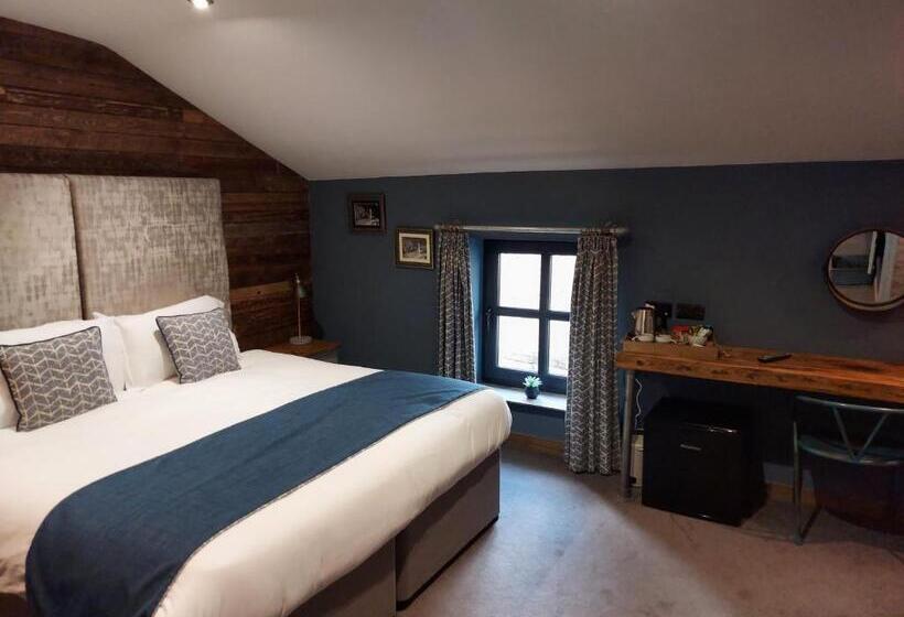 Отель Trawden Arms Community Owned Pub