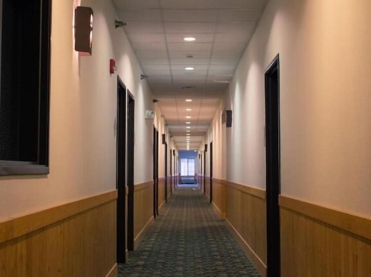 فندق White Oak Inn & Suites