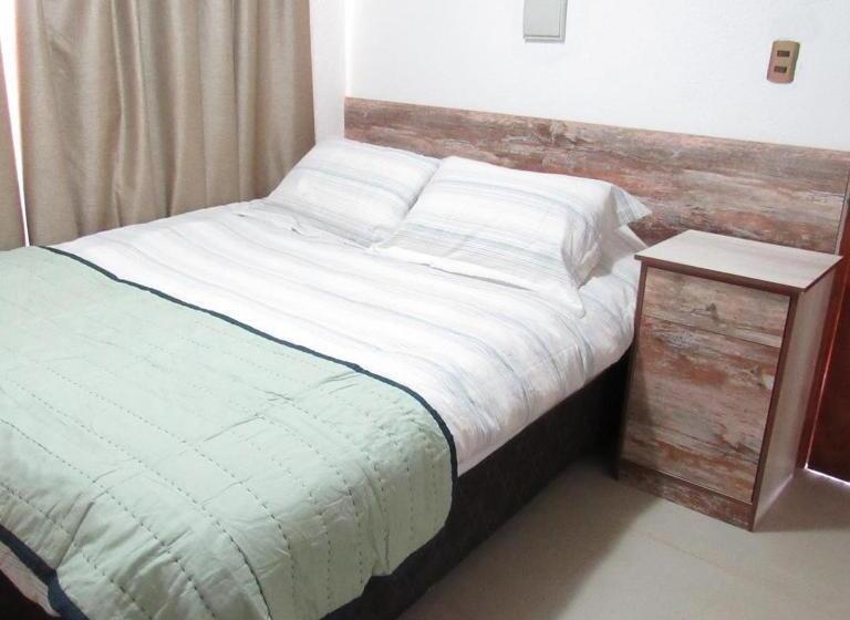 בית מלון כפרי Willy S Country Club Cauquenes