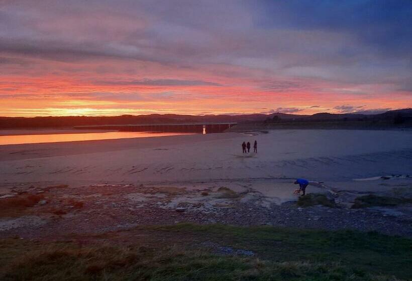 호텔 Ye Olde Fighting Cocks