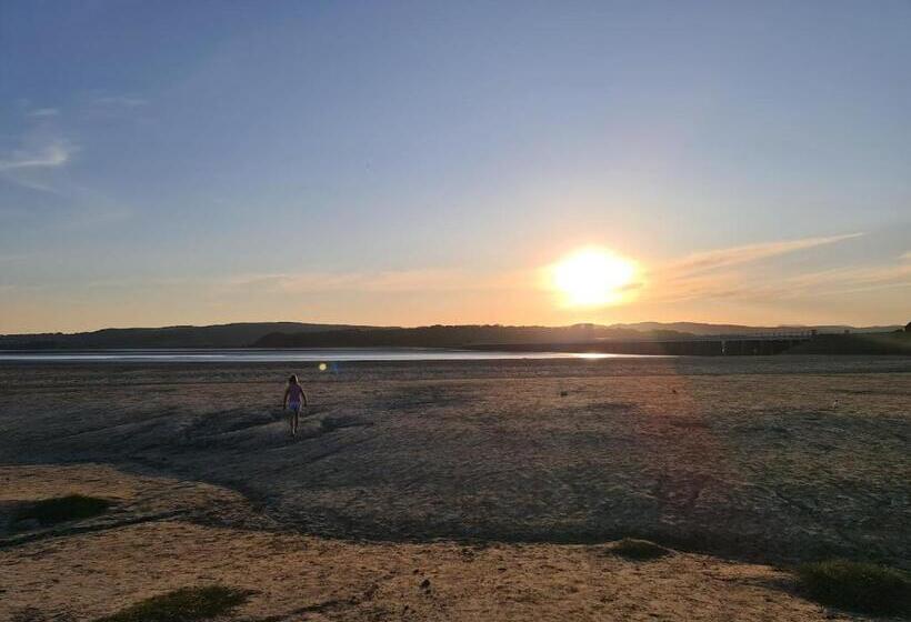 호텔 Ye Olde Fighting Cocks