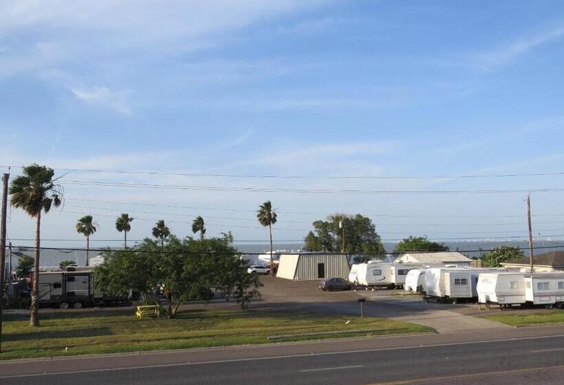 Мотель Executive Inn Laguna Vista