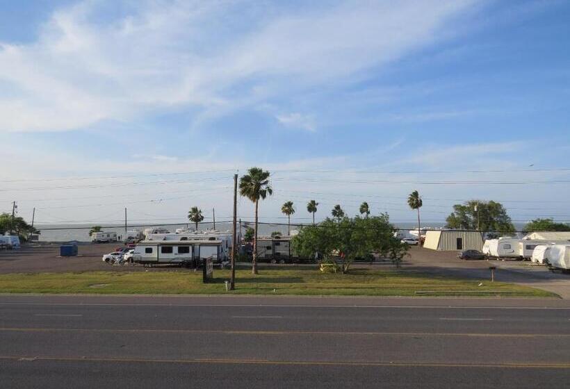 Мотель Executive Inn Laguna Vista