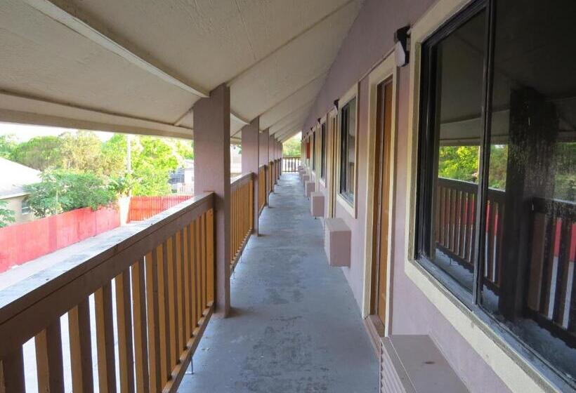 Мотель Executive Inn Laguna Vista