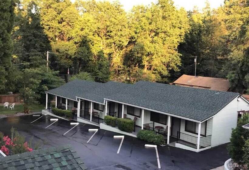 모텔 Lake Shasta Lodge