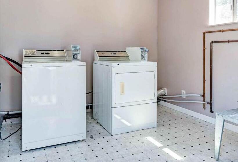 모텔 Lake Shasta Lodge