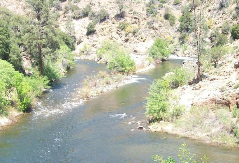 Мотель Lakeshore Lodge