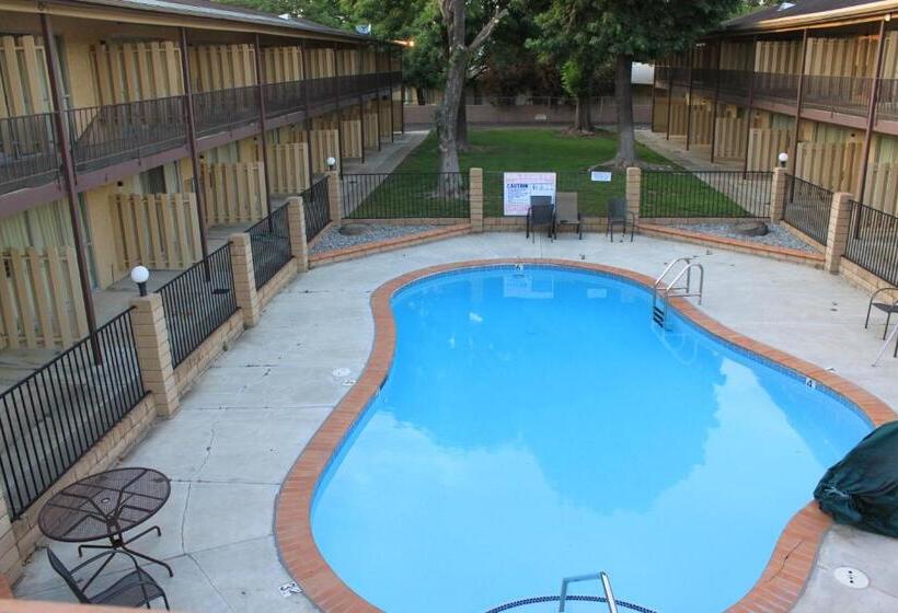 فندق على الطريق Menifee Inn