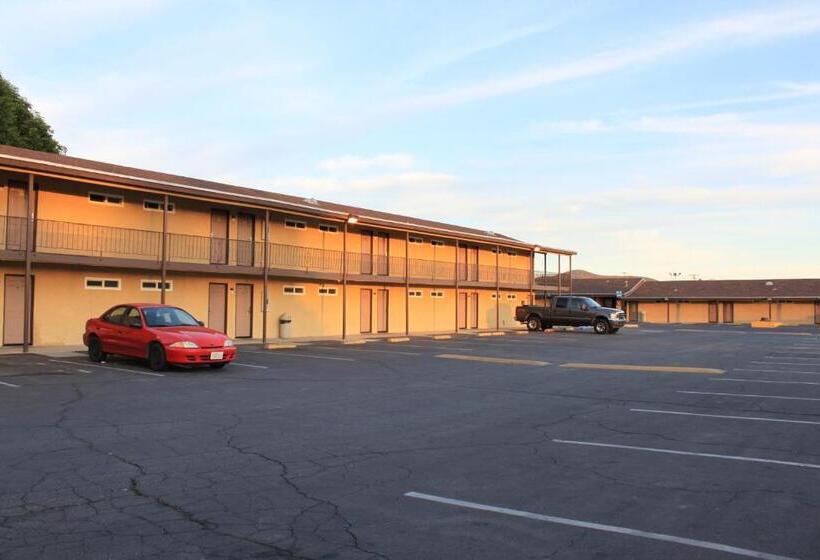فندق على الطريق Menifee Inn