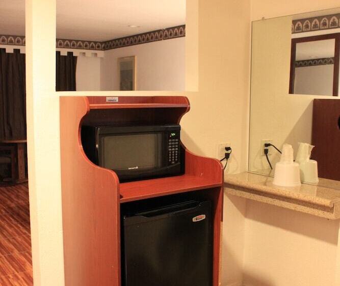 فندق على الطريق Menifee Inn