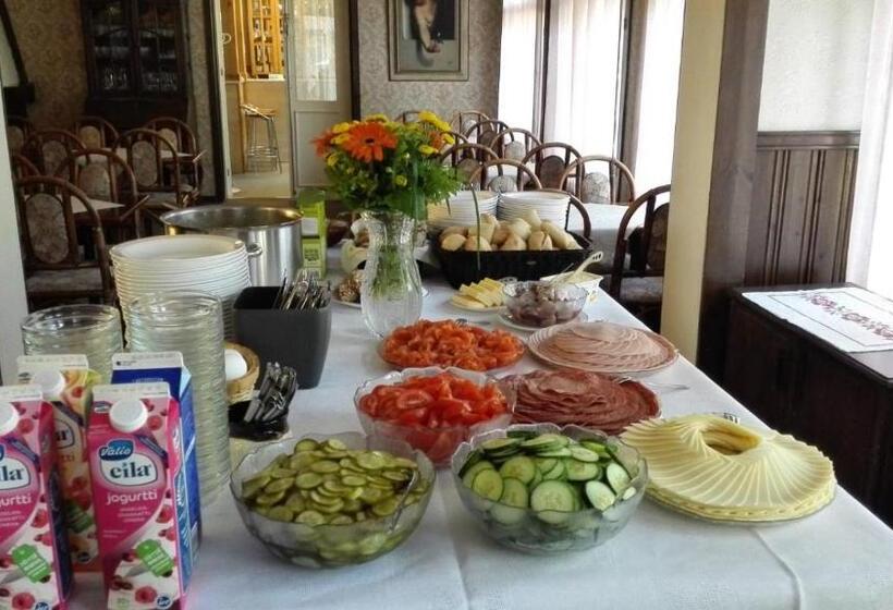 פנסיון Aurantola