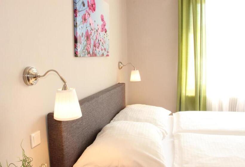 פנסיון Landgasthof Schmid   Unterkunft & Restaurant