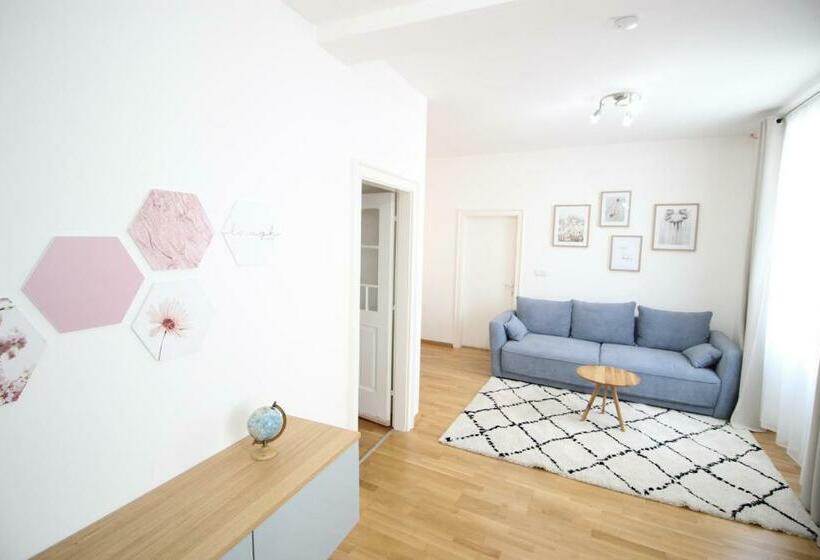 פנסיון Landgasthof Schmid   Unterkunft & Restaurant