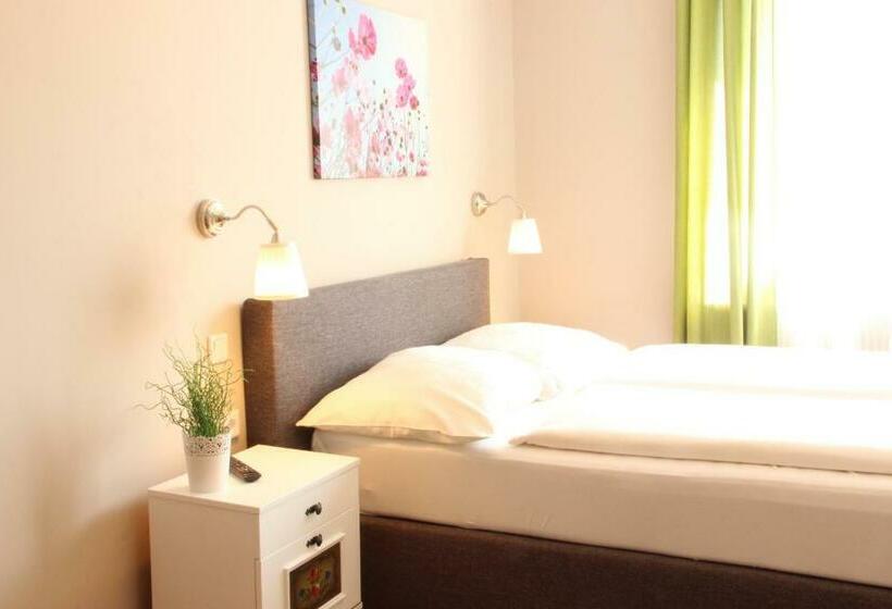 פנסיון Landgasthof Schmid   Unterkunft & Restaurant