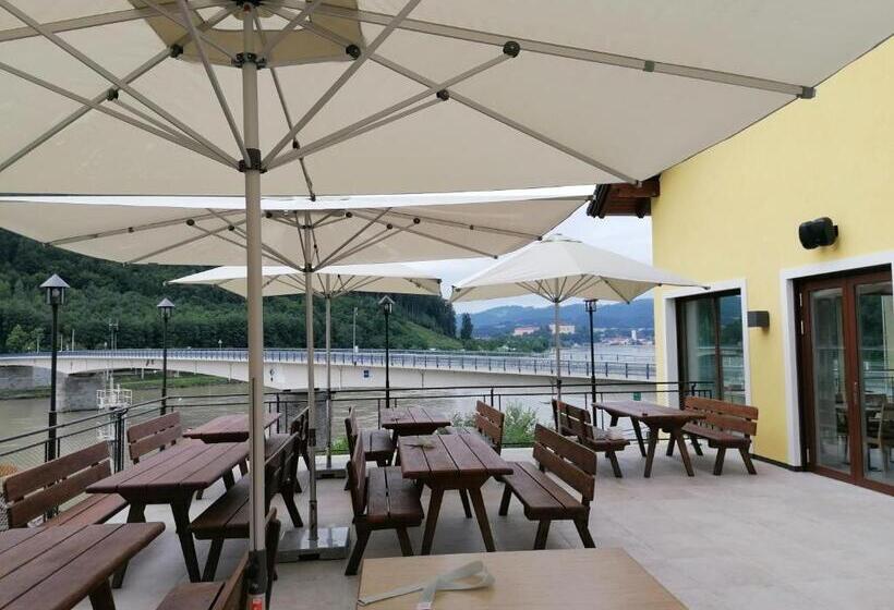بنسيون Gasthof Zur Donaubrücke