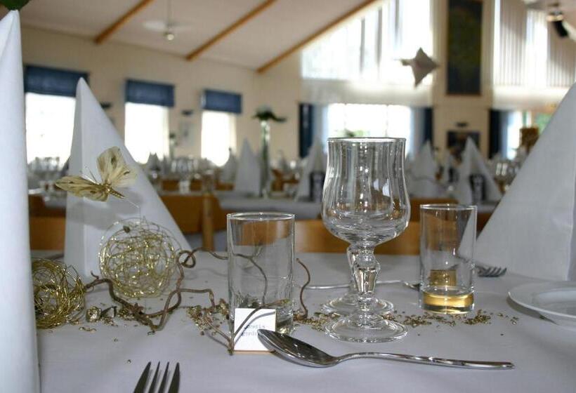 بنسيون Liljeholmen Herrgård Hostel