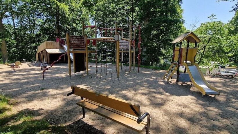 استراحتگاه Långasjönäs Camping & Stugby