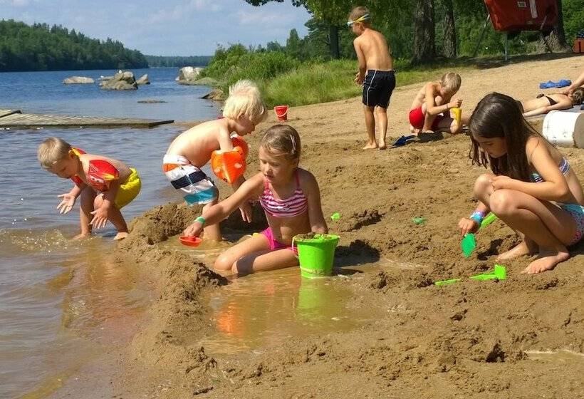 استراحتگاه Långasjönäs Camping & Stugby