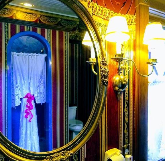 Shamrock Thistle & Crown B&b