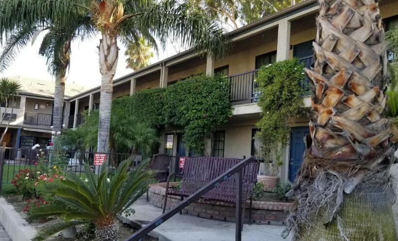 Sierra Crossing Motel