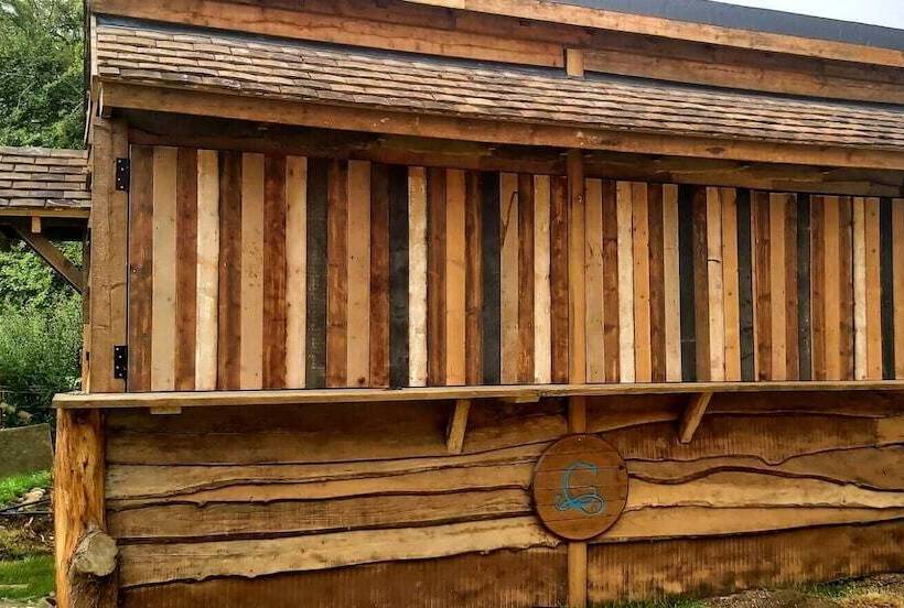 The Clifden Arms B&b