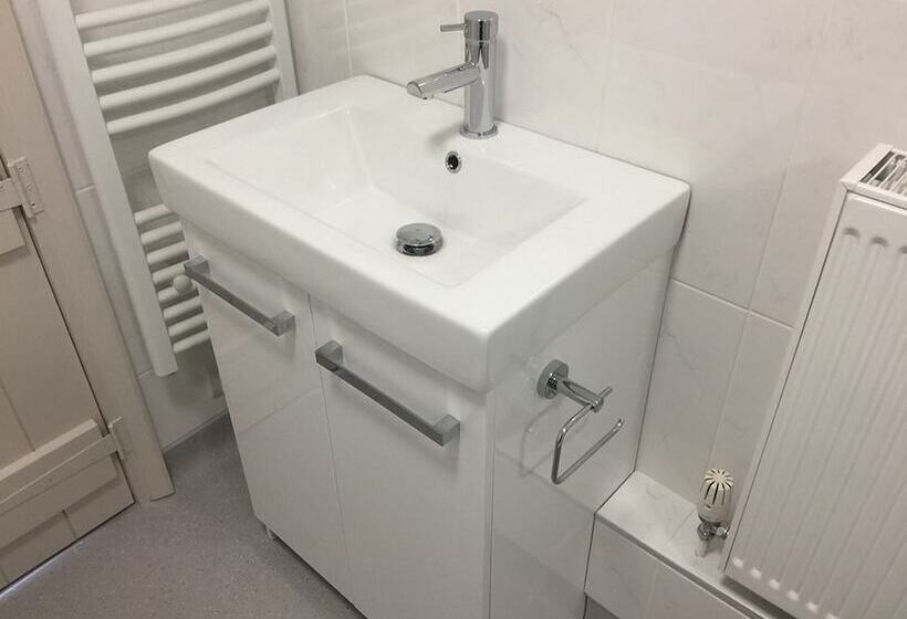 The Clifden Arms B&b