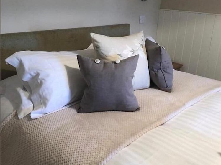 The Clifden Arms B&b