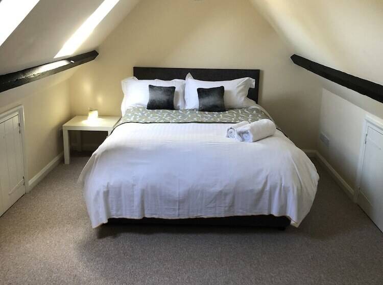 The Clifden Arms B&b