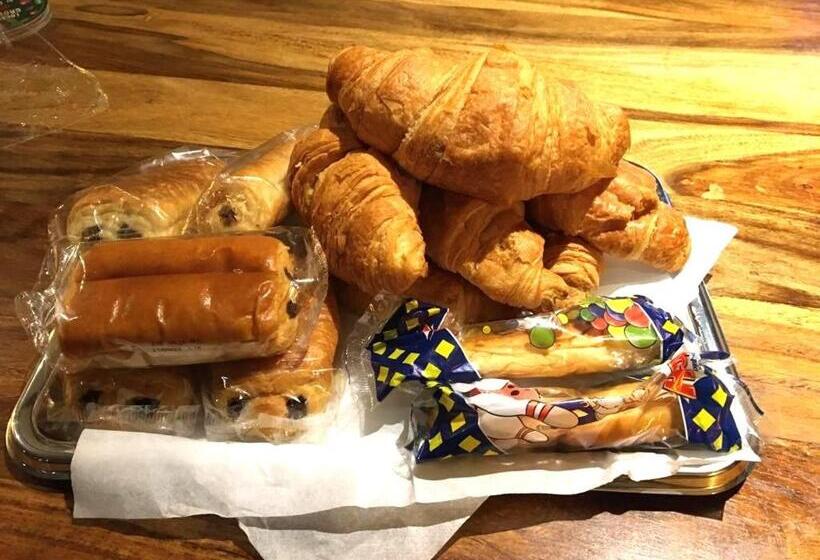 The Hollybush Inn And B&b