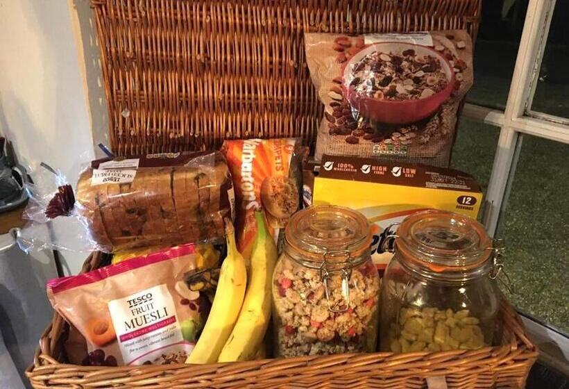 The Hollybush Inn And B&b