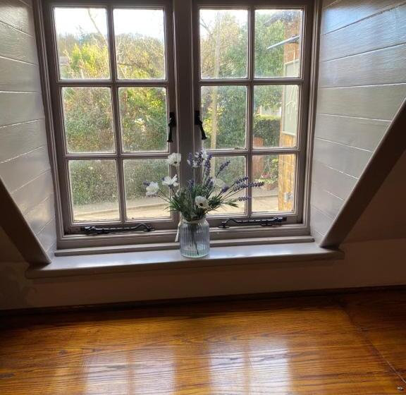 The Hollybush Inn And B&b