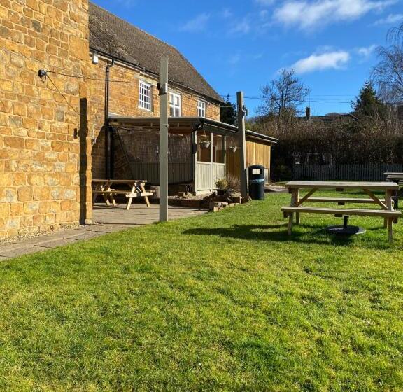 The Hollybush Inn And B&b