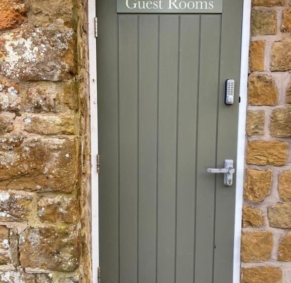 The Hollybush Inn And B&b