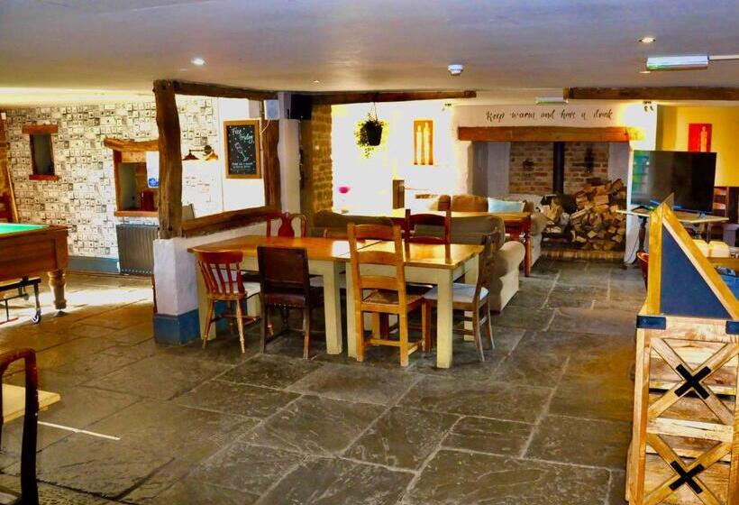 The Hollybush Inn And B&b