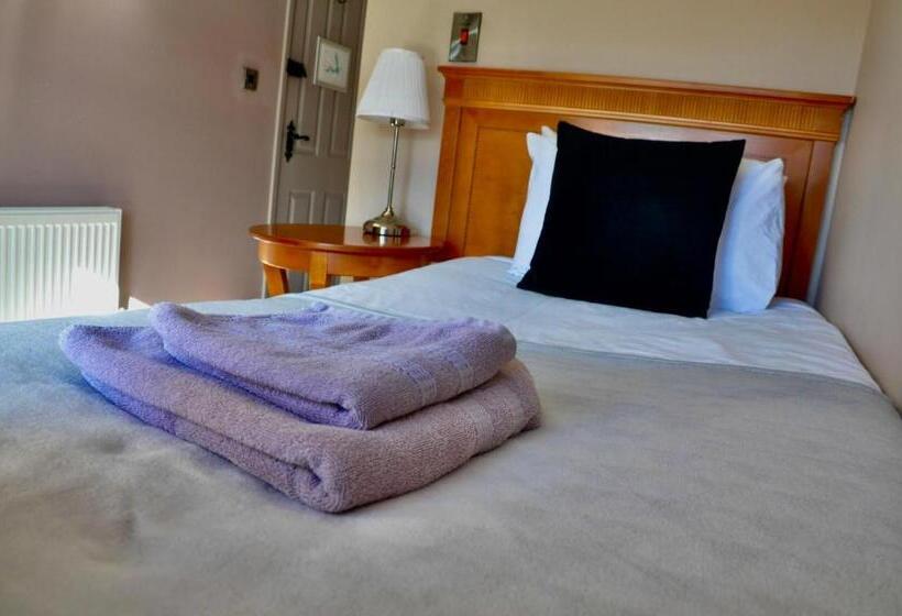 The Hollybush Inn And B&b