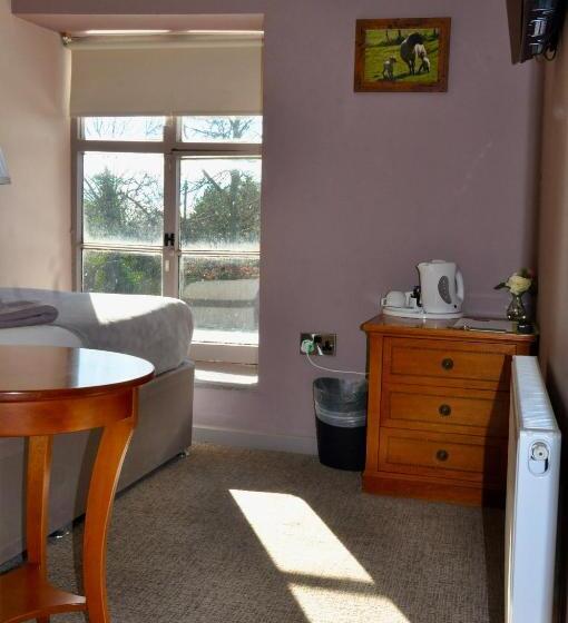 The Hollybush Inn And B&b