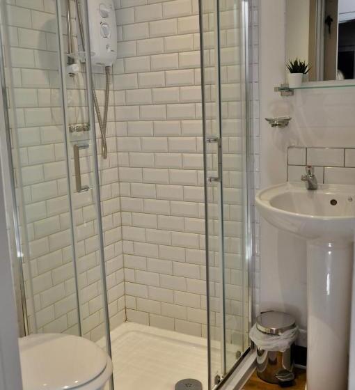 The Hollybush Inn And B&b