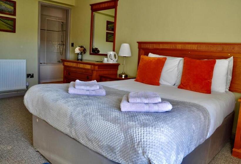 The Hollybush Inn And B&b