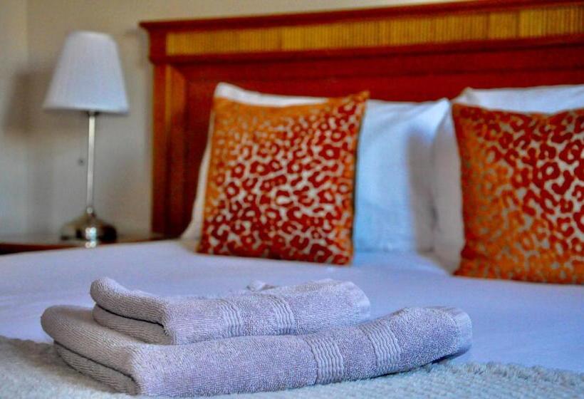 The Hollybush Inn And B&b