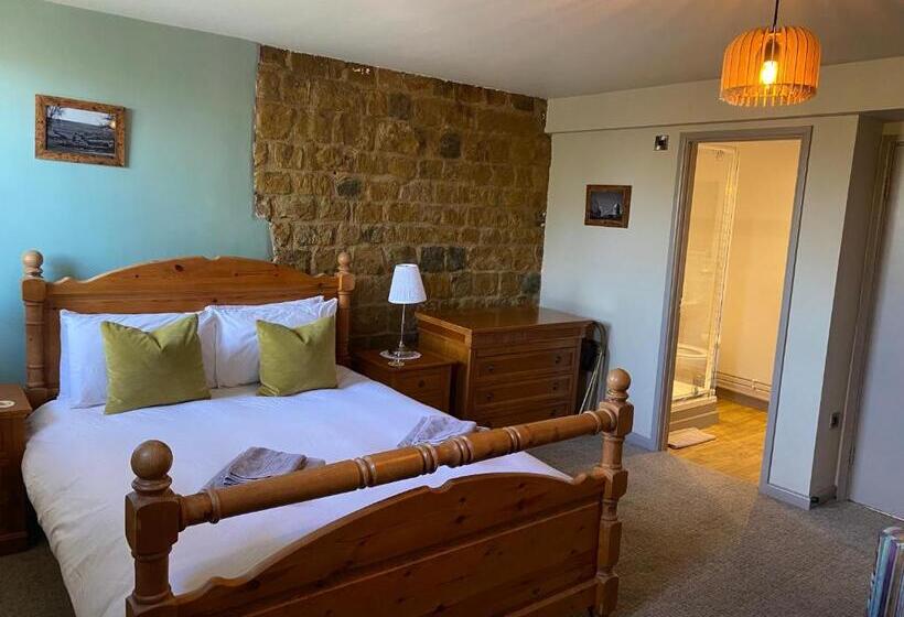 The Hollybush Inn And B&b